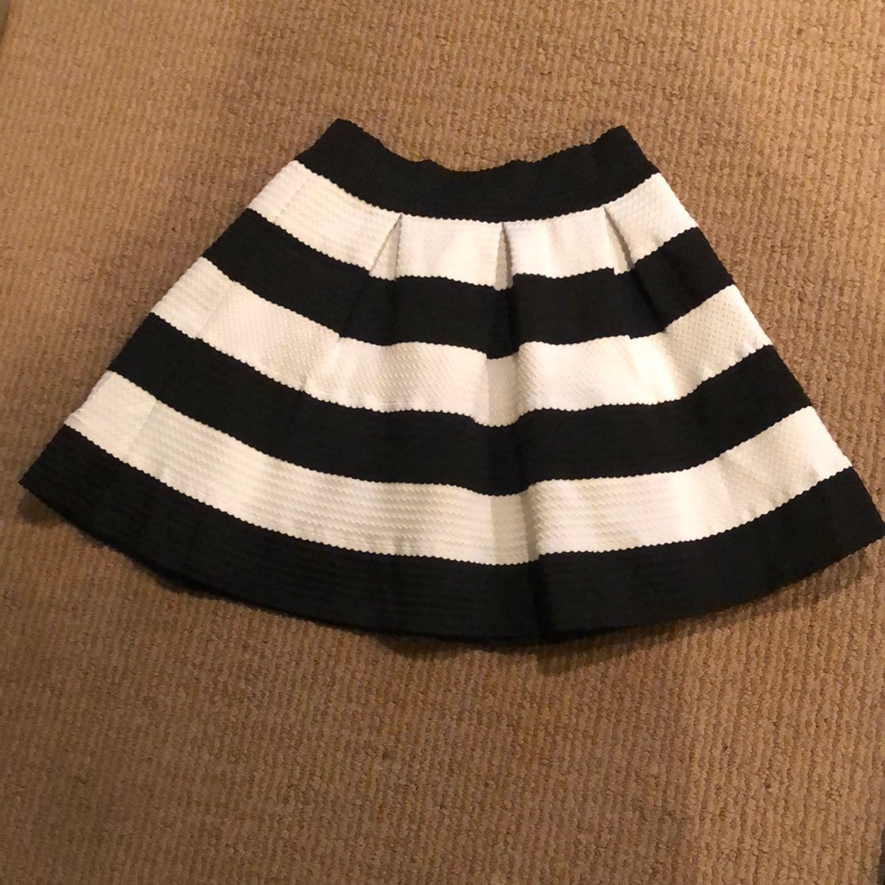 Gianni Bini Black and White Mini Skirt. Size - Women’s XS